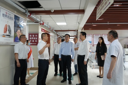（20240604区中医医院）南京中医药大学领导一行莅临锡山区中医医院实地交流2.jpg